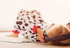 دلایل اهمیت آموزش زبان انگلیسی با آهنگ برای کودکان