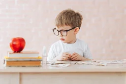 چگونه به کودکان کمک کنیم اعتماد به نفس در صحبت کردن انگلیسی پیدا کنند؟
